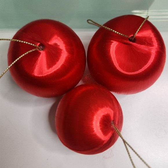 Vintage Franks Christmas Ornaments Red Gold hanging thread Satin Thread Balls - Picture 6 of 7